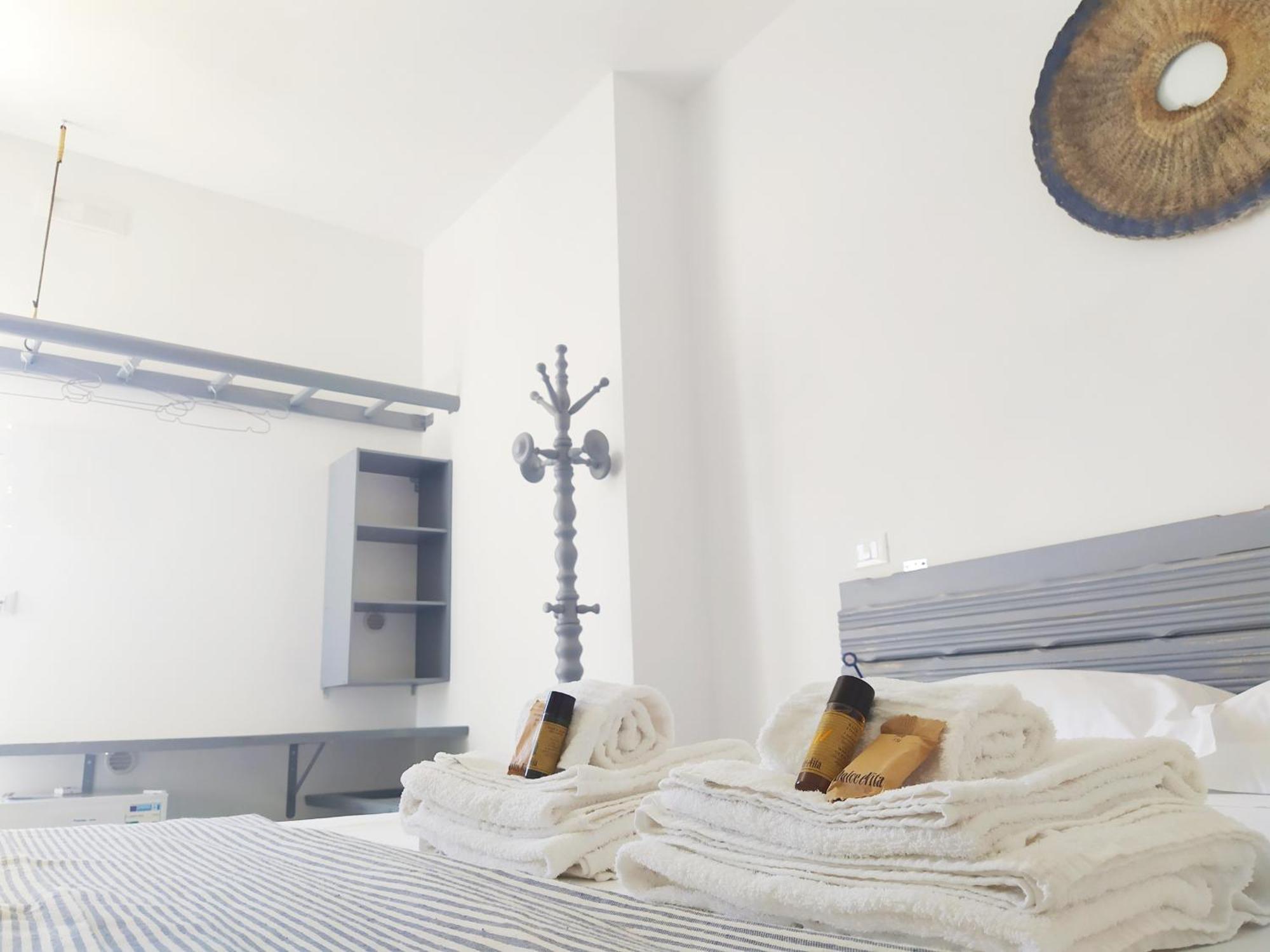 Li Perrini Boutique B&B Acquarica Rum bild